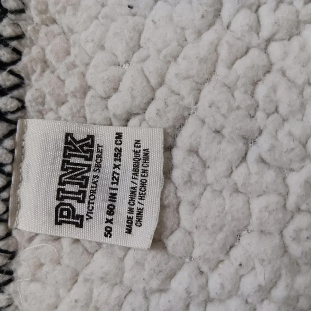 Victoria's Secret PINK Black White Dog Snowflake‎ Sherpa Throw Blanket Soft